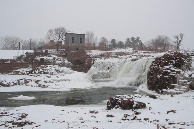 The Latest: Snow falling in parts of the Midwest | iNFOnews.ca