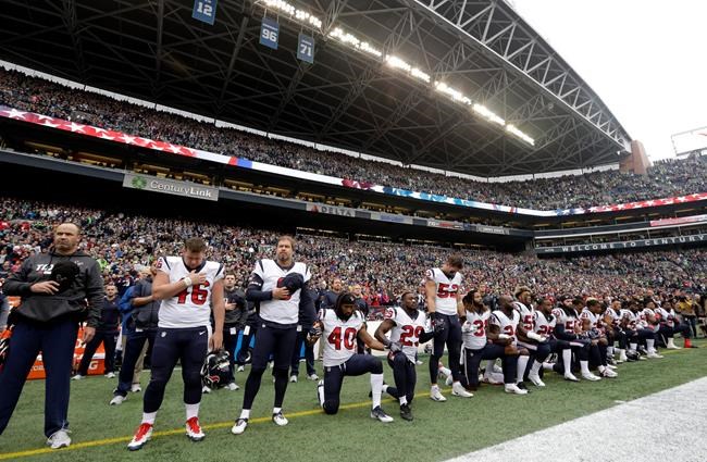 Most Texans kneel during anthem after owner's comments | iNFOnews.ca Most Texans kneel during anthem after owner's comments | iNFOnews.ca