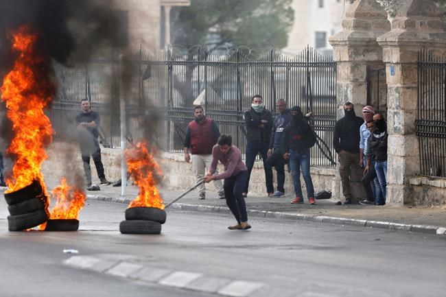 2 Palestinians killed in clashes over Jerusalem status | iNFOnews.ca
