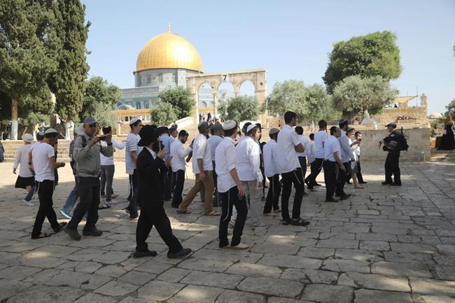 Throngs of Israeli nationalists march in Jerusalem Old City | iNFOnews.ca Throngs of Israeli nationalists march in Jerusalem Old City | iNFOnews.ca