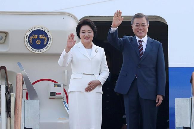 Moon's travelling entourage includes CEOs, 'Korean Beyonce' | iNFOnews.ca