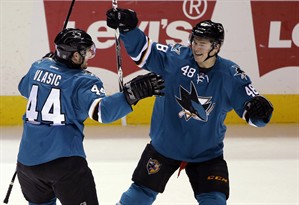 Smith's goal in Sharks debut helps San Jose snap 8-game home skid with 4-0 win over Canadiens | iNFOnews.ca CP32124269