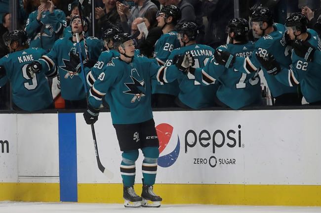 Sharks beat Maple Leafs 5-2 for 3rd straight win | iNFOnews.ca
