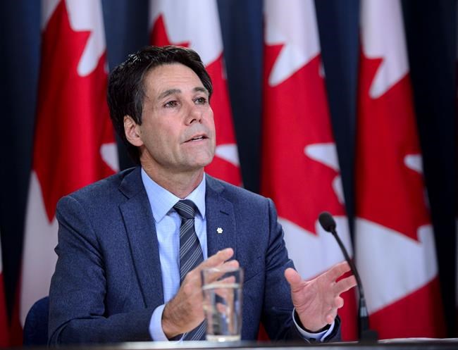 Expert panel recommends single-payer, universal pharmacare plan | iNFOnews.ca