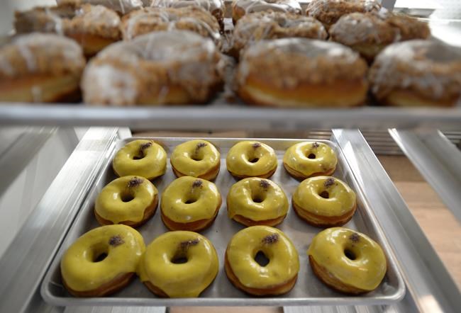 S'mores or creme brulee doughnuts? Canadians embrace artisanal shops | iNFOnews.ca CP651607432