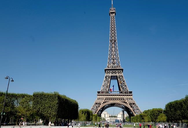 Paris celebrates its liberation from Nazis, 75 years on | iNFOnews.ca Paris celebrates its liberation from Nazis, 75 years on | iNFOnews.ca