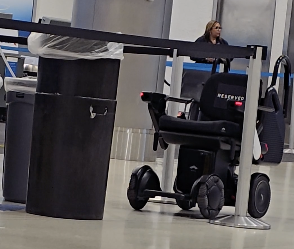 TRENDING NOW: Wheelchair argues with a garbage can | iNFOnews.ca TRENDING NOW: Wheelchair argues with a garbage can | iNFOnews.ca