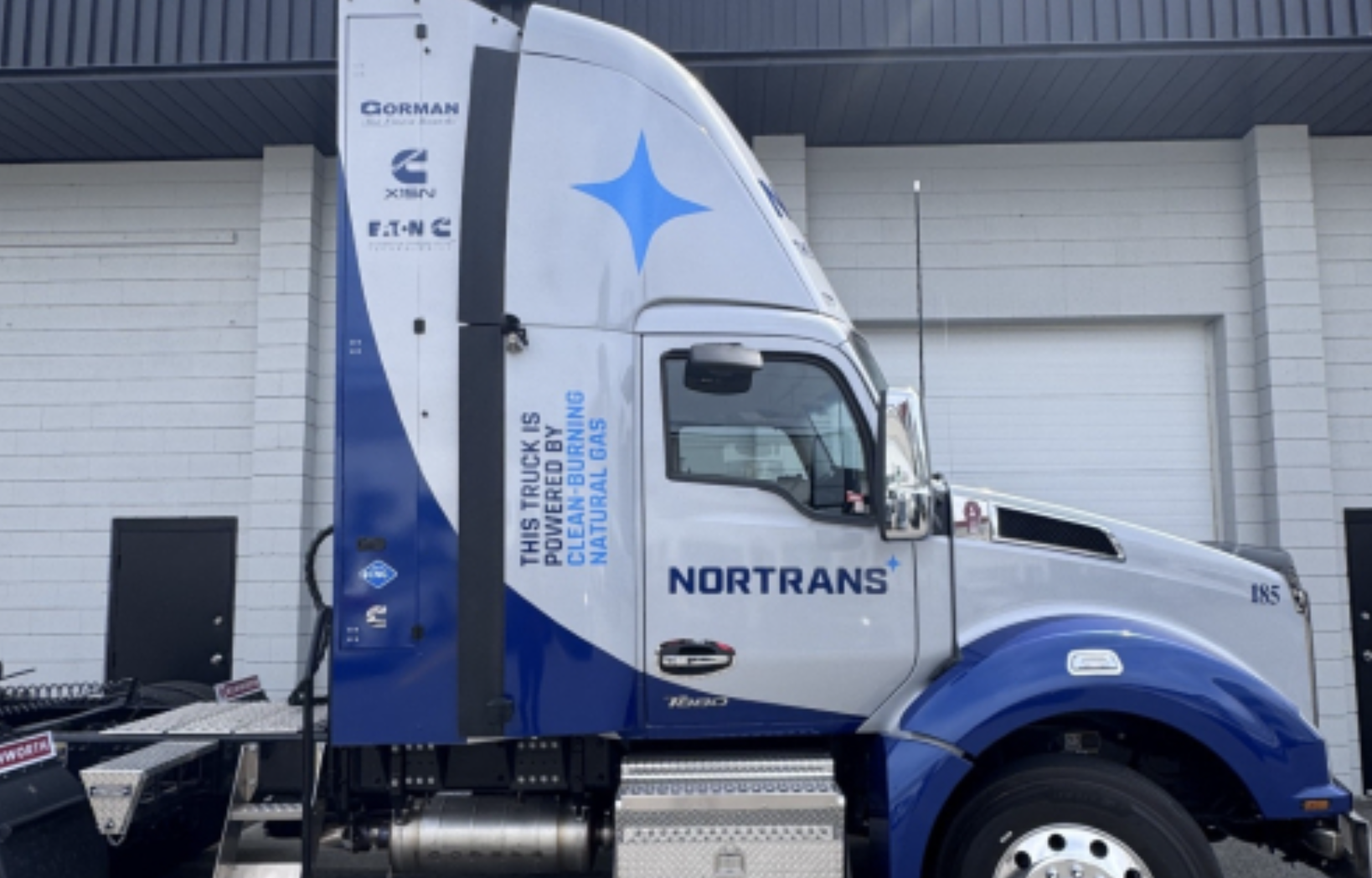 Natural gas powered transport truck hauling lumber through Okanagan | iNFOnews.ca A side profile of a semi truck.
