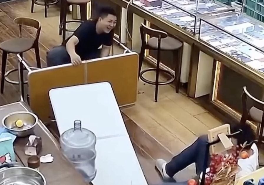 TRENDING NOW: Folding tables are tricky | iNFOnews.ca