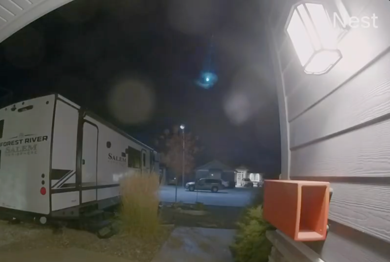 iN VIDEO: Blazing fireball caught on camera in Kamloops | iNFOnews.ca A meteor is seen in the night sky.
