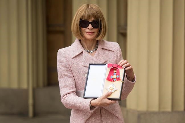 Vogue's Anna Wintour made a dame by Queen Elizabeth II | iNFOnews.ca Vogue's Anna Wintour made a dame by Queen Elizabeth II | iNFOnews.ca