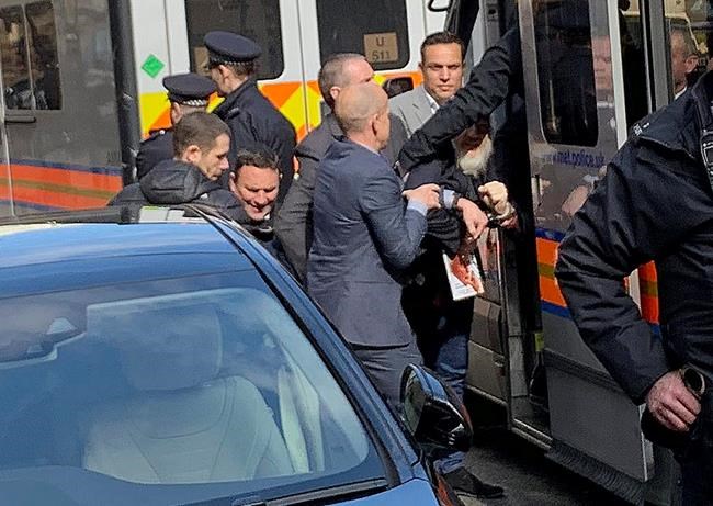 Assange arrest leads to interest in book of Vidal interviews | iNFOnews.ca Assange arrest leads to interest in book of Vidal interviews | iNFOnews.ca