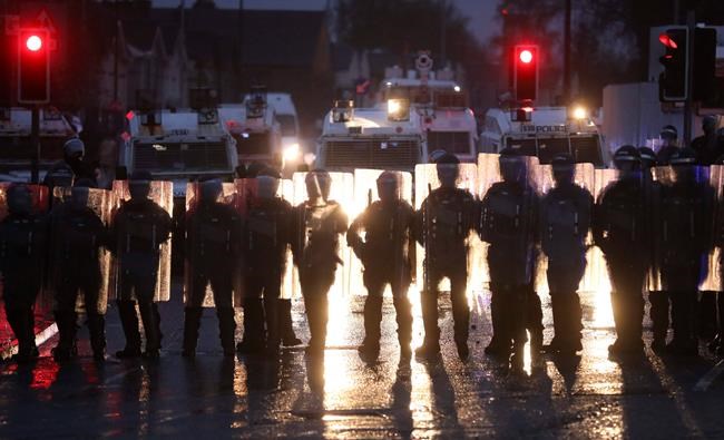 Rioters ignore pleas for calm as violence flares in Belfast | iNFOnews.ca