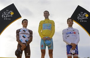 Crowning of an 'emperor': Vincenzo Nibali gives Italy its 1st Tour de France winner since 1998 | iNFOnews.ca CP29282115