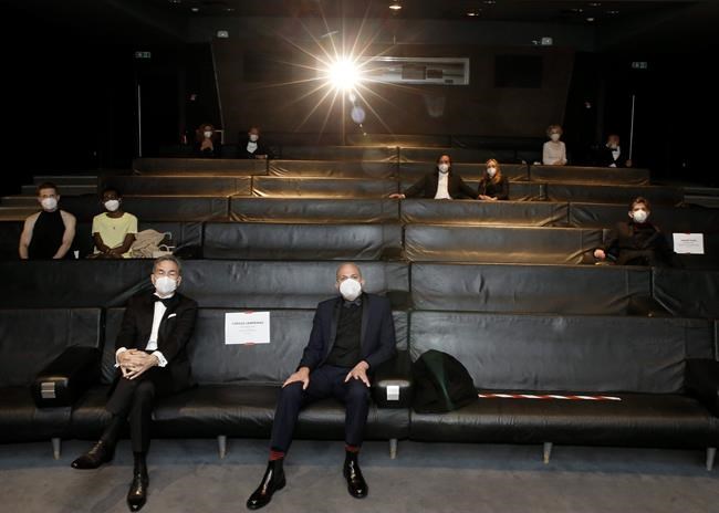 EXPLAINER: What was with that weird Oscar ending? | iNFOnews.ca EXPLAINER: What was with that weird Oscar ending? | iNFOnews.ca
