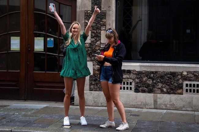 UK scraps exam grading system that enraged students, parents | iNFOnews.ca