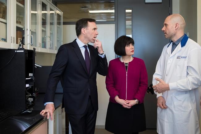 Expert panel says country needs new agency to oversee pharmacare program | iNFOnews.ca