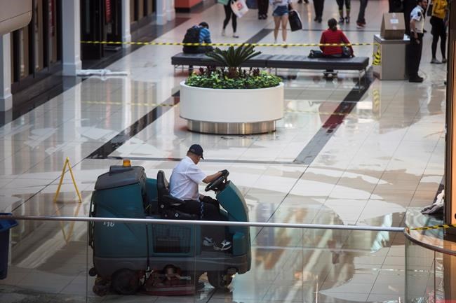 Rain falls in the Eaton Centre mall as storm hits downtown Toronto | iNFOnews.ca