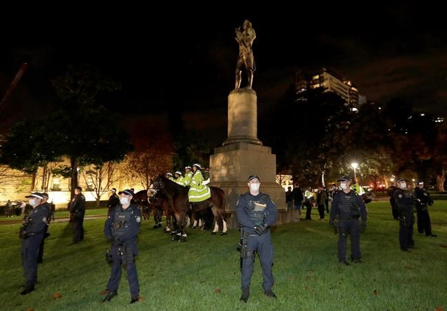 2 Sydney statues of British explorer James Cook vandalized | iNFOnews.ca