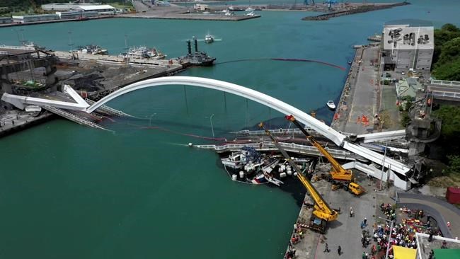 Possible structural issues examined in Taiwan bridge fall | iNFOnews.ca