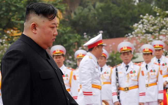 Kim pays respects at embalmed body of Vietnam's Ho Chi Minh | iNFOnews.ca