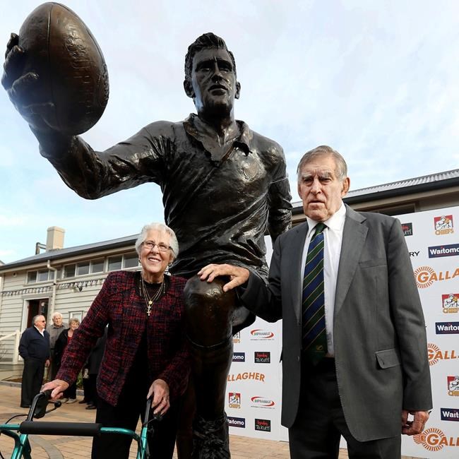Colin Meads, greatest All Black of 20th century, dies at 81 | iNFOnews.ca Colin Meads, greatest All Black of 20th century, dies at 81 | iNFOnews.ca