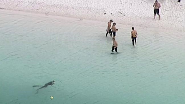 2 Japanese teenagers found drowned in Australian lake | iNFOnews.ca 2 Japanese teenagers found drowned in Australian lake | iNFOnews.ca