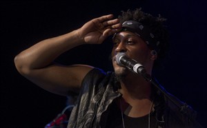 Surprise: D'Angelo makes 1st US appearance in 12 years during Questlove show at Bonnaroo | iNFOnews.ca CP18753260