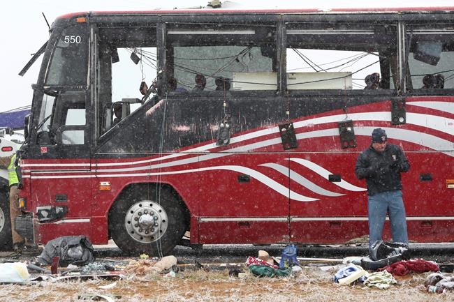 Storm: 2 dead, 44 hurt in bus crash on icy road near Memphis | iNFOnews.ca