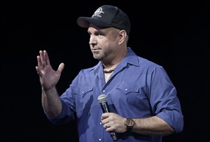 Garth Brooks, whose music isn't on iTunes, will make songs available digitally on his own site | iNFOnews.ca CP29089175
