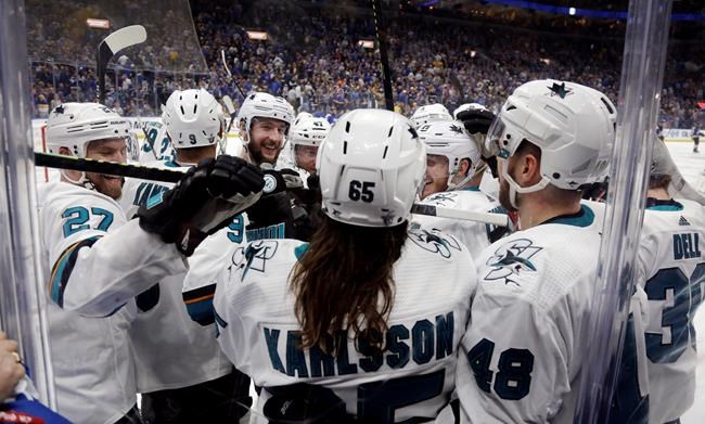 Karlsson, Sharks beat Blues 5-4 after controversial no-call | iNFOnews.ca