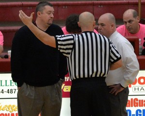 2 Tennessee prep coaches suspended after teams caught tanking and banned from state playoffs | iNFOnews.ca CP32049471