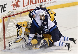 Blake Wheeler scores go-ahead goal, Jets win 3-1 to hand Predators 6th straight defeat | iNFOnews.ca CP32197213