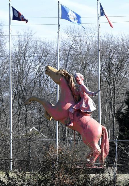 Tennessee statue of former Confederate general painted pink | iNFOnews.ca