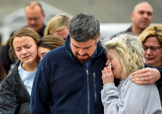 Firefighter dies, 4 injured in partial collapse after blaze | iNFOnews.ca