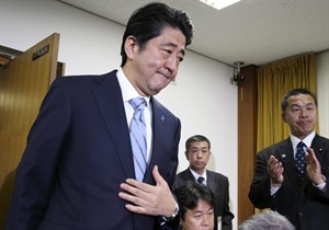 Japan's prime minister unleashes billions in stimulus to fight recession as economy falters | iNFOnews.ca CP31260858