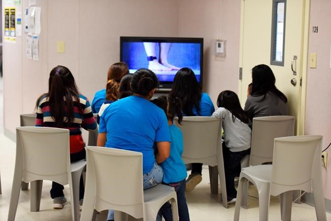 New deal keeps open facility that detains immigrant families | iNFOnews.ca