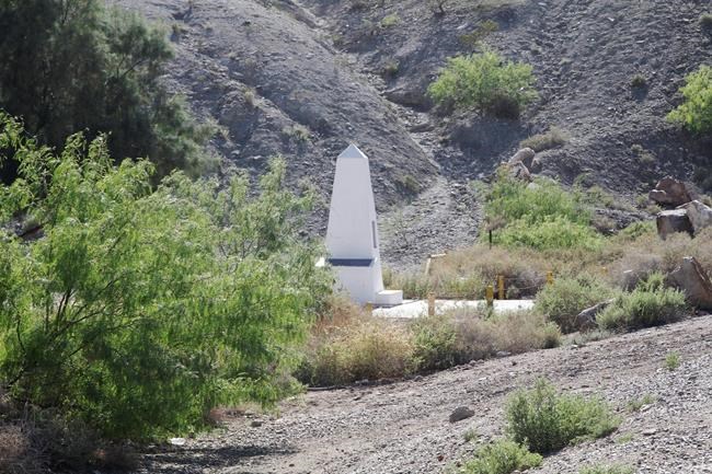 Authorities keep distance, yet work with armed border group | iNFOnews.ca