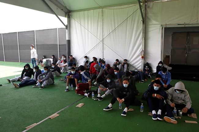 Over 4,000 migrants, many kids, crowded into Texas facility | iNFOnews.ca Over 4,000 migrants, many kids, crowded into Texas facility | iNFOnews.ca