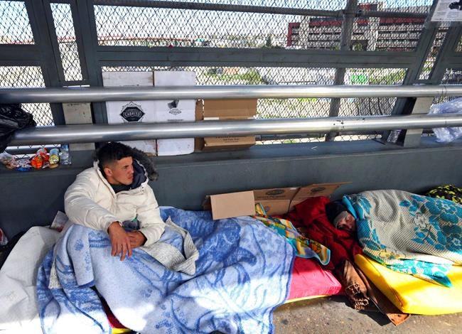 US sending military police to two border crossings | iNFOnews.ca