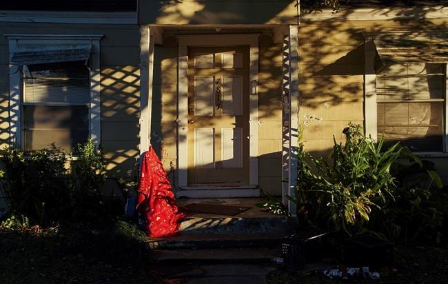 Police union: Houston officer suspended after deadly raid | iNFOnews.ca