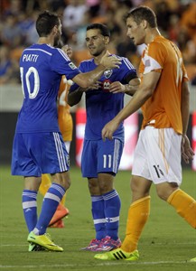 Barnes scores 2 goals to lead Houston to a 3-2 victory over Montreal | iNFOnews.ca