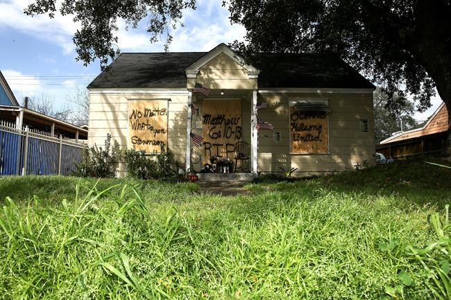 Chief: Officer lied in affidavit before deadly Houston raid | iNFOnews.ca