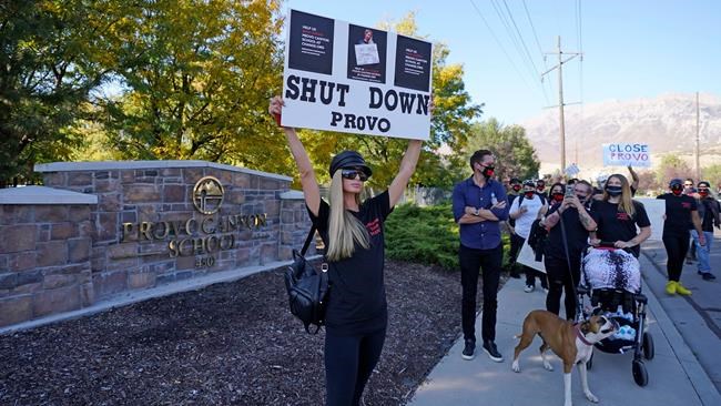 Paris Hilton protest calls for closure of Utah school | iNFOnews.ca