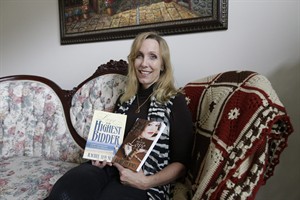Utah author says woman plagiarized her Christian romance novel, added sex scenes | iNFOnews.ca CP29823450