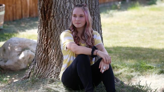 Teens struggle to balance school, family, work amid COVID-19 | iNFOnews.ca Teens struggle to balance school, family, work amid COVID-19 | iNFOnews.ca
