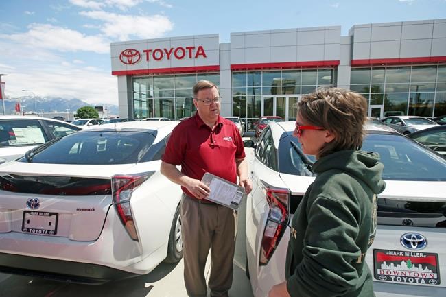 US employers add strong 222K jobs; jobless rate at 4.4 pct. | iNFOnews.ca