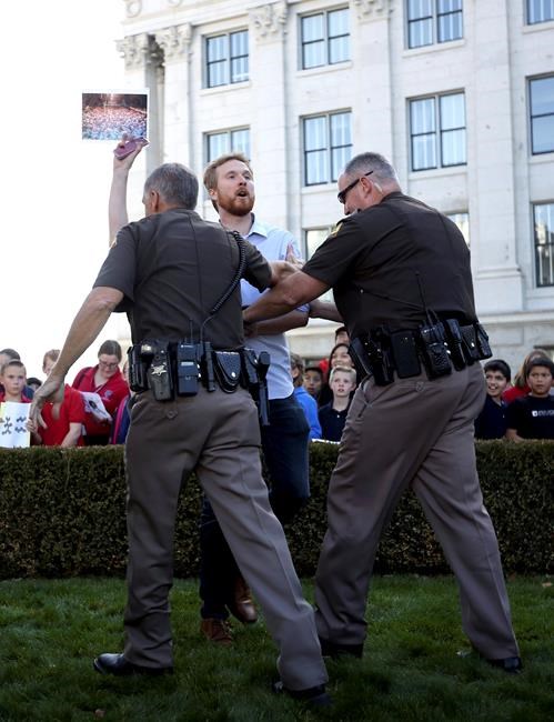 Animal activists disrupt Utah governor's turkey pardon | iNFOnews.ca