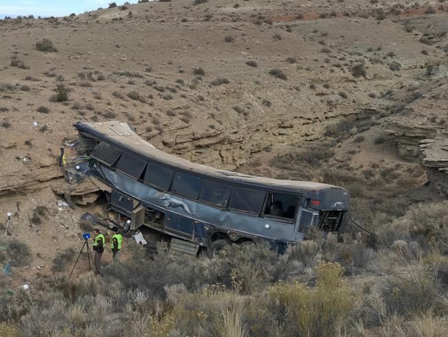 Investigators seek cause of deadly bus crash in Utah desert | iNFOnews.ca