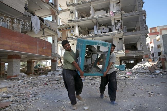 Iran earthquake survivors, sleeping on rubble, ask for help | iNFOnews.ca CP1176120966